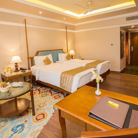 Hotel Swosti Premium Bhubaneswar Exteriör bild