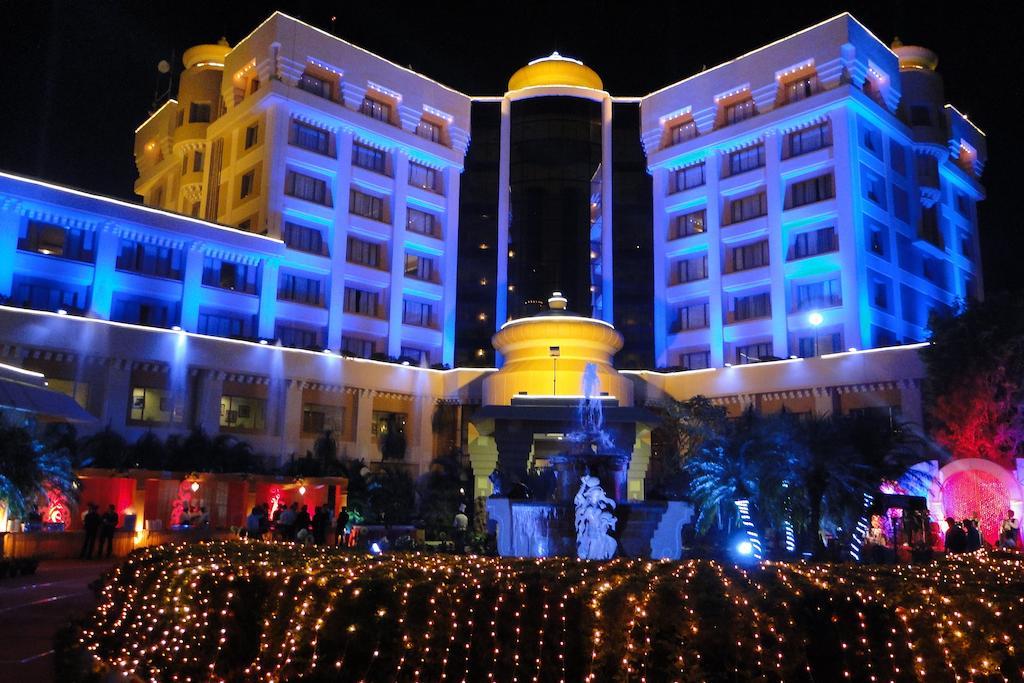 Hotel Swosti Premium Bhubaneswar Exteriör bild