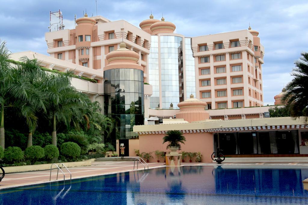 Hotel Swosti Premium Bhubaneswar Exteriör bild