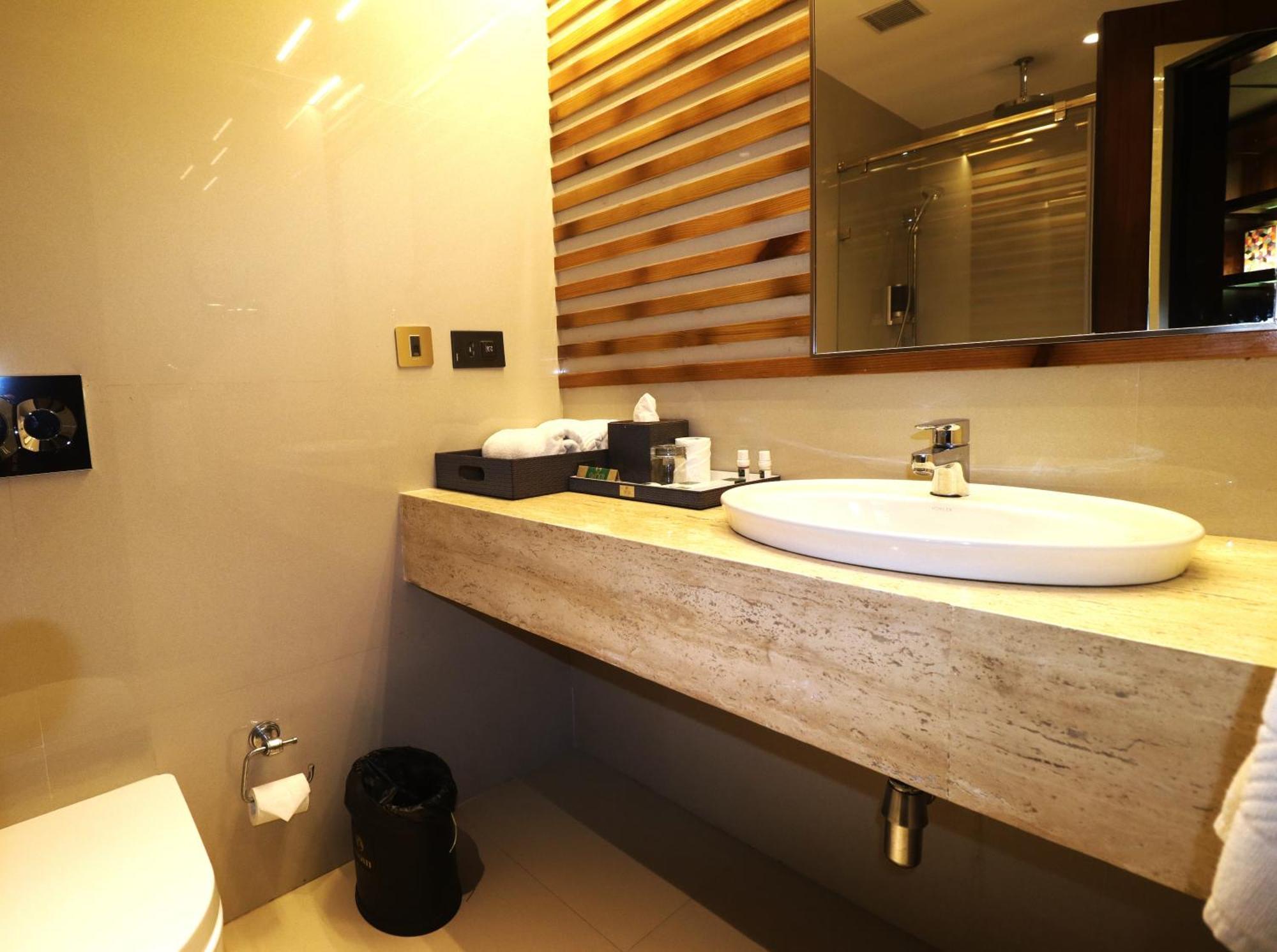 Hotel Swosti Premium Bhubaneswar Exteriör bild