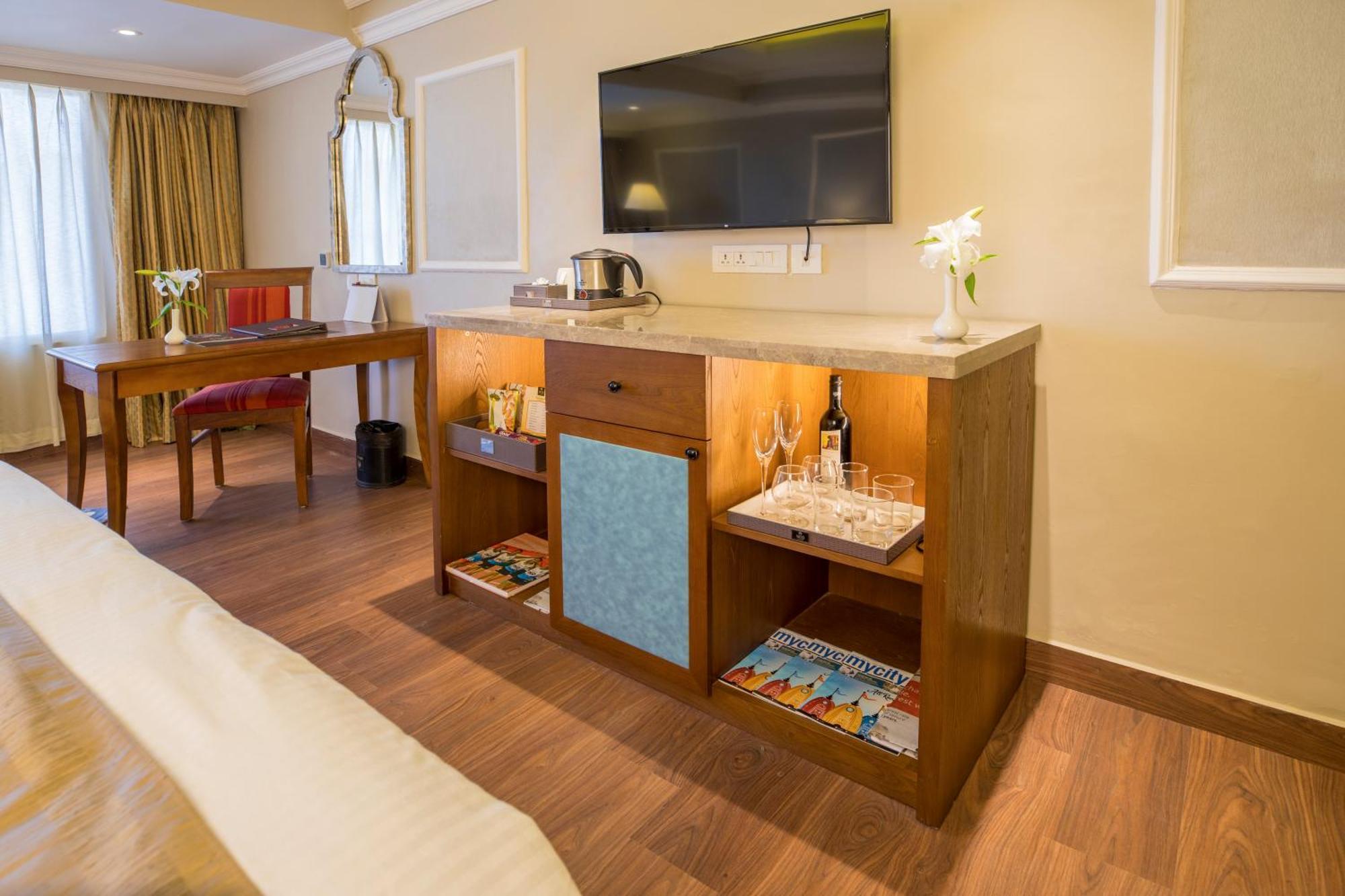 Hotel Swosti Premium Bhubaneswar Exteriör bild