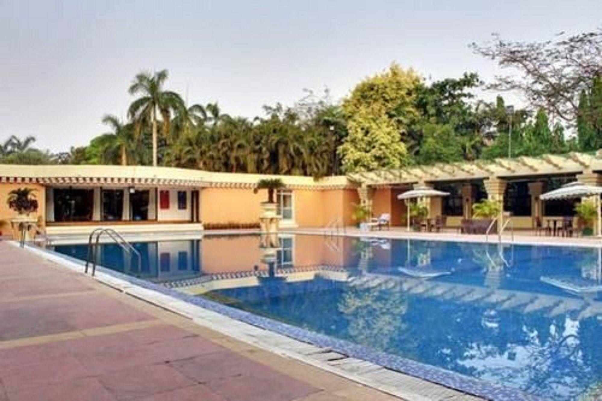 Hotel Swosti Premium Bhubaneswar Exteriör bild