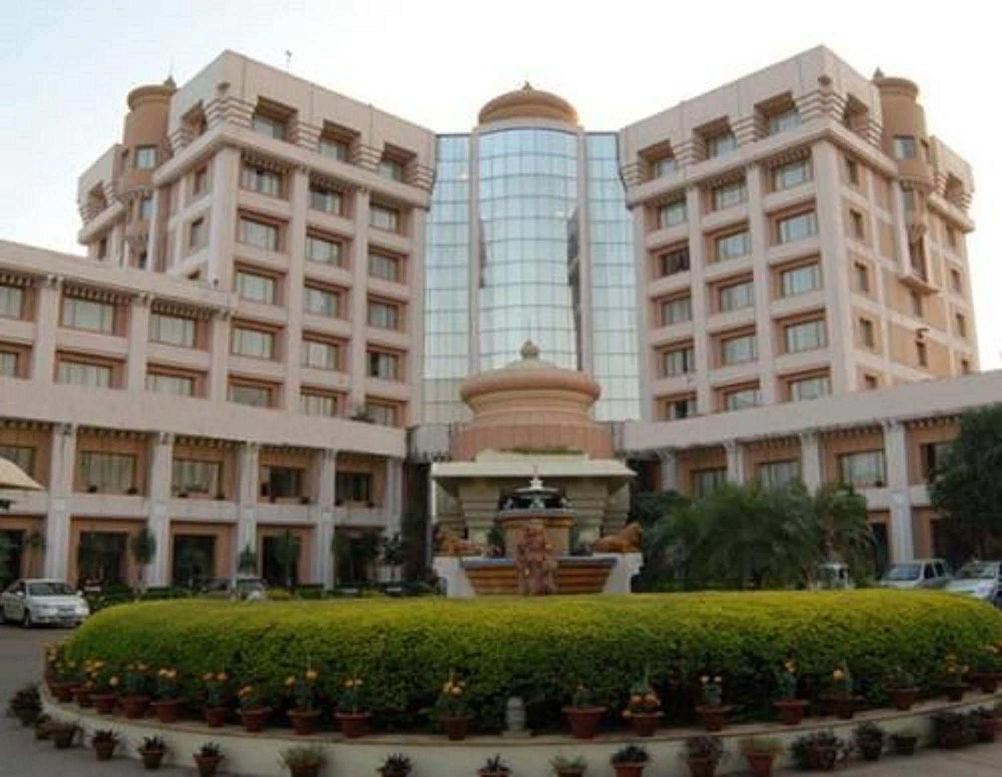 Hotel Swosti Premium Bhubaneswar Exteriör bild