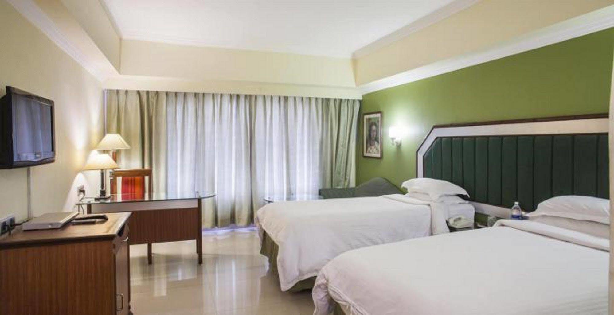 Hotel Swosti Premium Bhubaneswar Exteriör bild