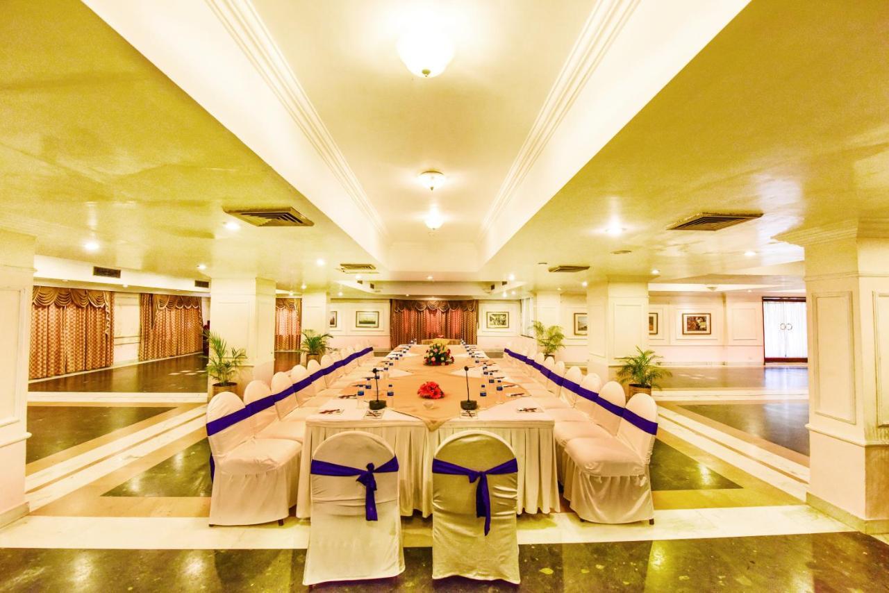 Hotel Swosti Premium Bhubaneswar Exteriör bild