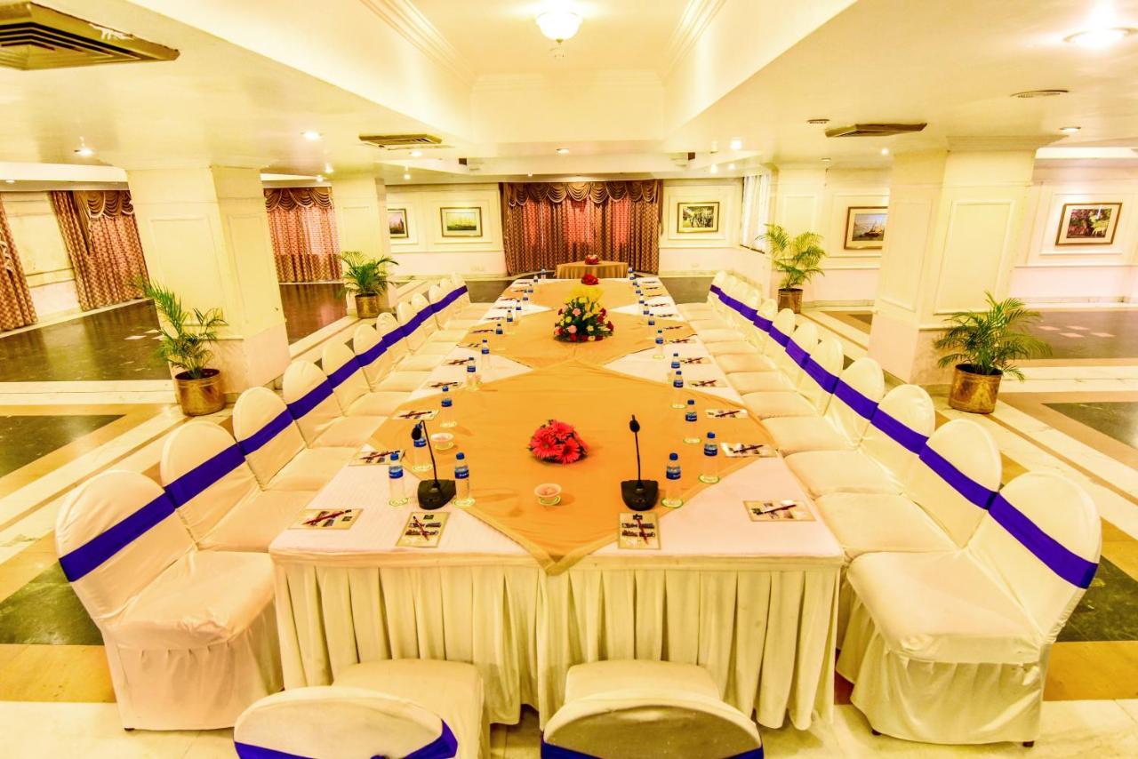 Hotel Swosti Premium Bhubaneswar Exteriör bild