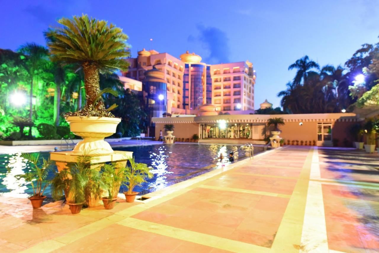 Hotel Swosti Premium Bhubaneswar Exteriör bild