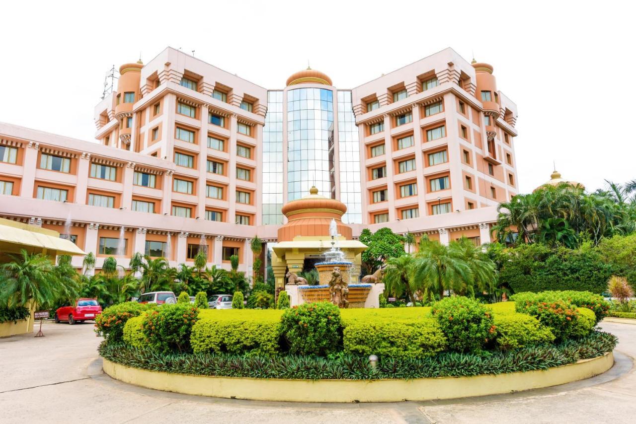Hotel Swosti Premium Bhubaneswar Exteriör bild