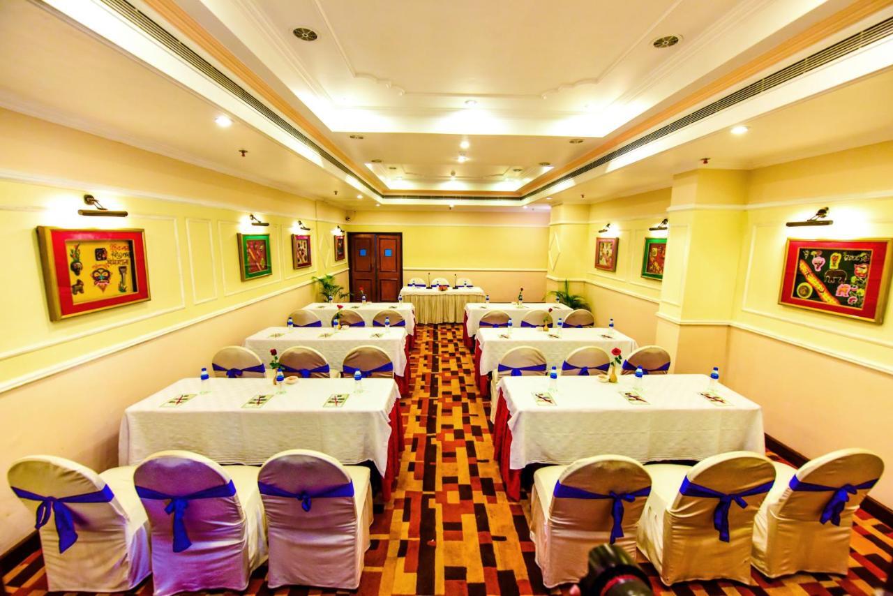 Hotel Swosti Premium Bhubaneswar Exteriör bild