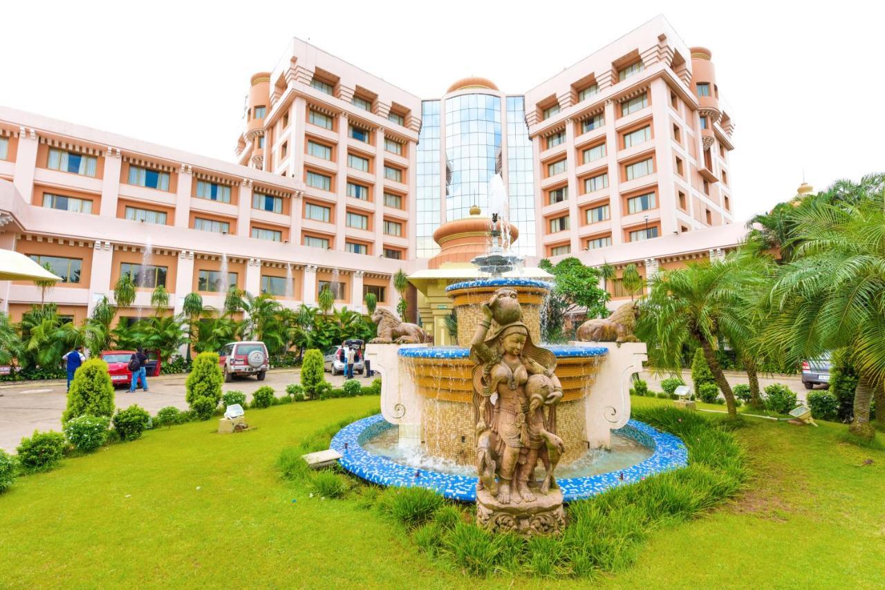 Hotel Swosti Premium Bhubaneswar Exteriör bild